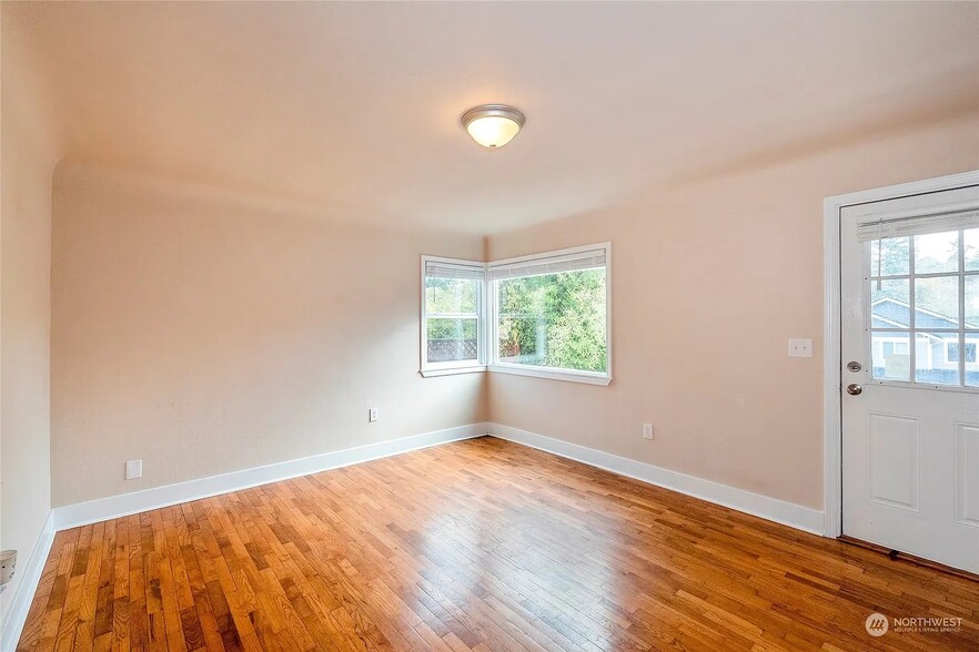 Building Photo - 916 Hull Ave