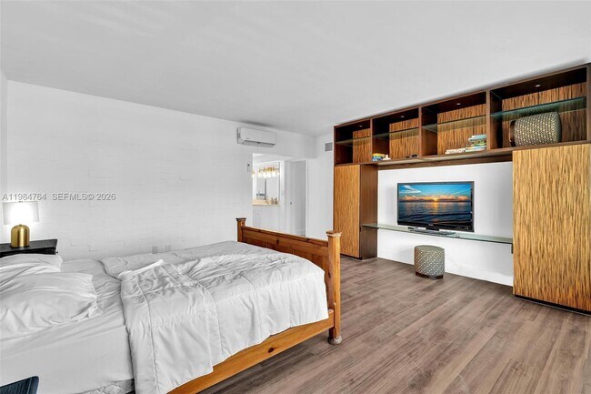 Building Photo - 4144 El Mar Dr