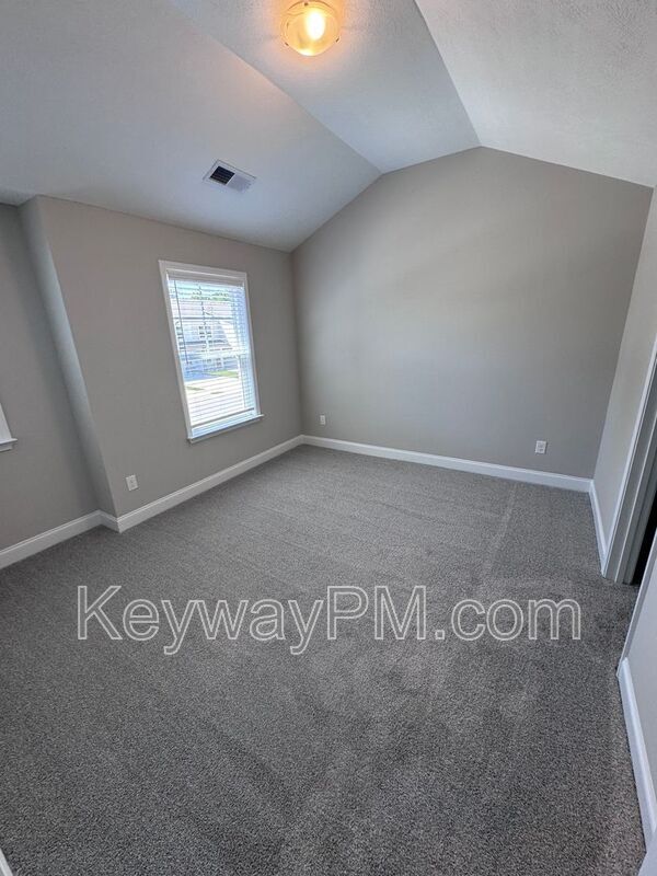 Building Photo - 2106 Denmark Ave SE