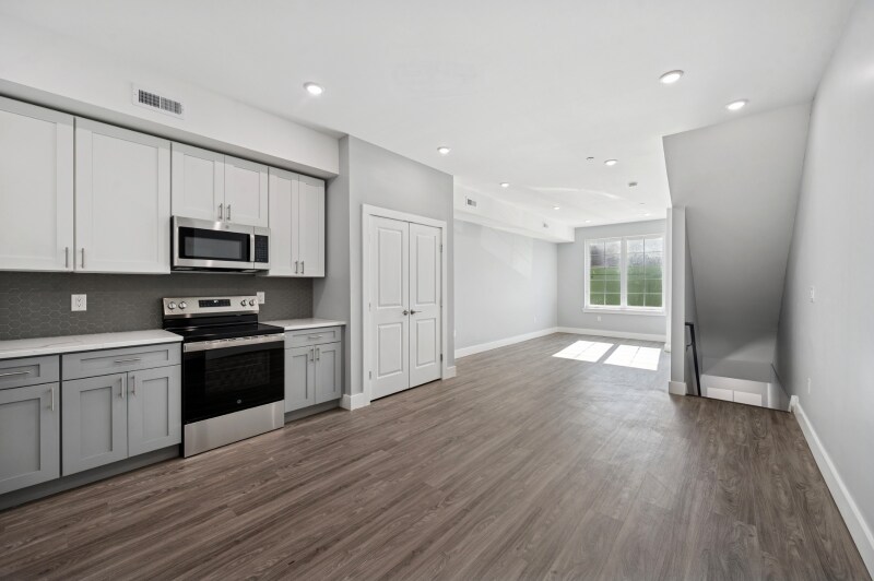 Building Photo - 707 W Cumberland St