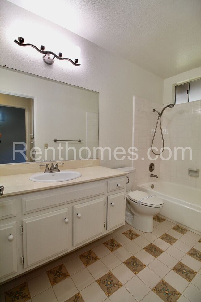 Building Photo - 10258 Grayfox Dr