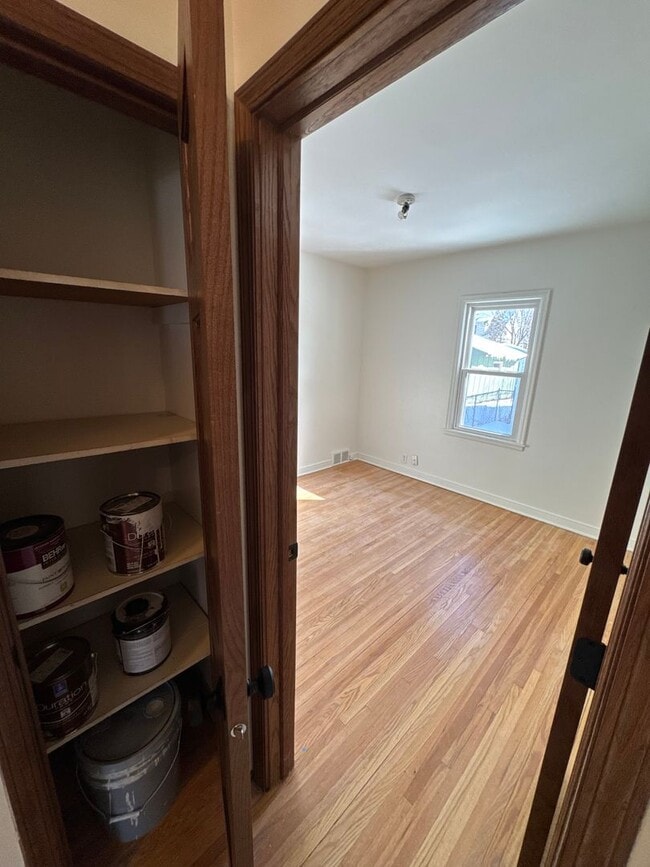 Building Photo - Single Family Home - GREAT Location - High End Finishes