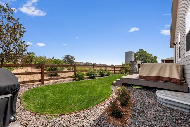 Building Photo - 4 Bedroom, 2 bath in Fort Collins - Backs ...