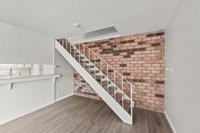 Building Photo - Remodeled 2 Bedroom Condo with Garage