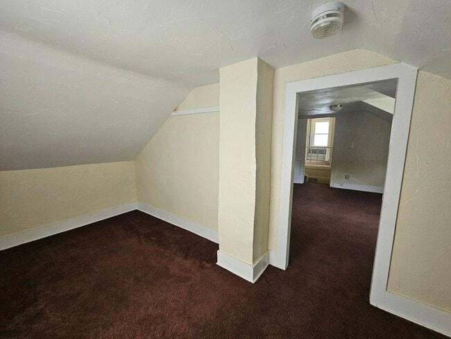 Building Photo - 2 Bedroom 1 Bath Duplex Kent Ohio 44240