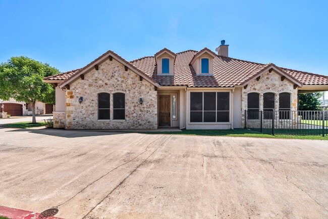 Building Photo - 307 Enclave Cir