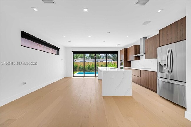 Building Photo - 2710 SW 34th Ave