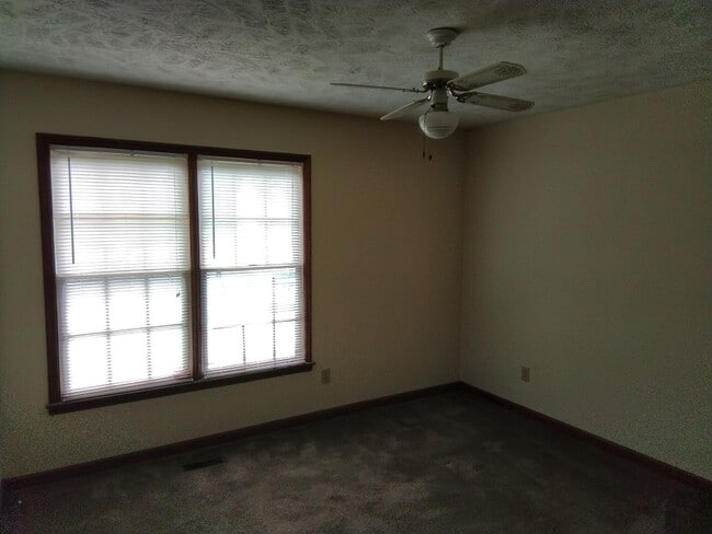 Building Photo - Duplex in Hope Mills!