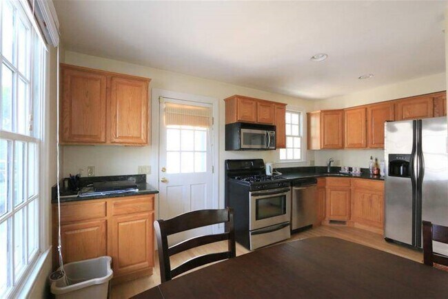 Building Photo - 86 Winter St