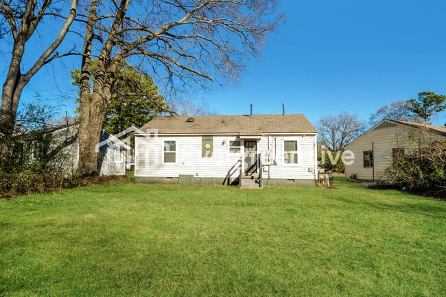 Building Photo - 1597 Michael St