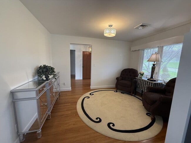 Building Photo - 76 Borden Rd