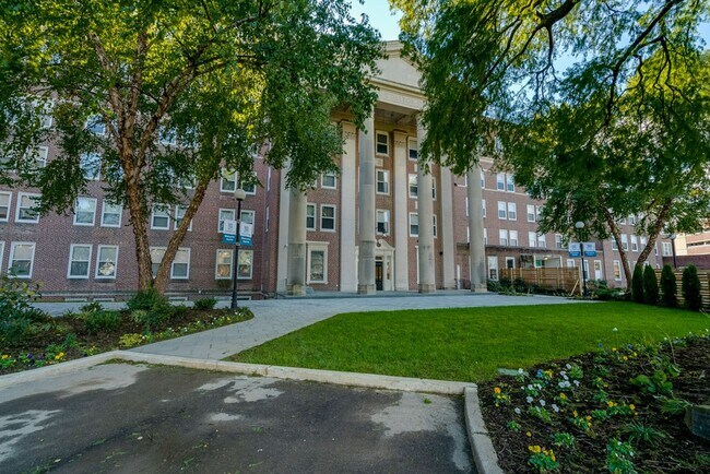 Building Photo - 3300 Henry Ave