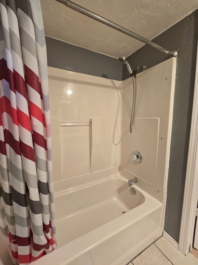 Building Photo - 135 Custer Ave