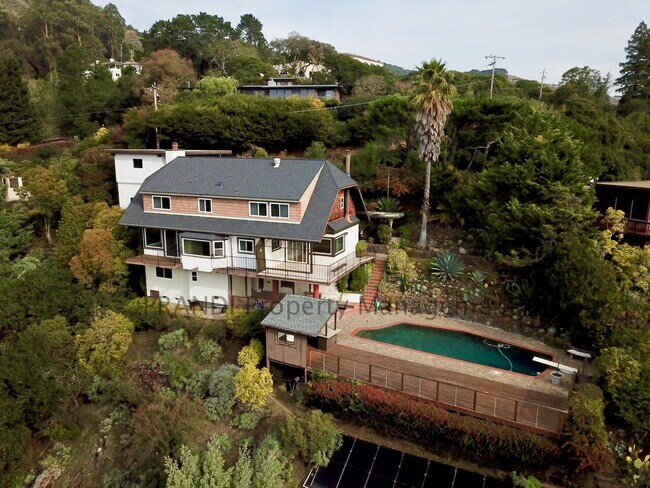 Primary Photo - Country Club San Rafael Home with Pool and...