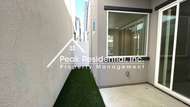 Building Photo - 3283 Warbler Ct