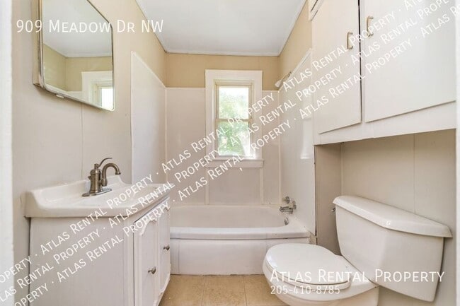 Building Photo - 909 Meadow Dr NW