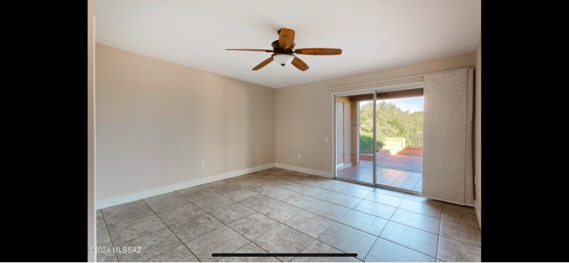 Building Photo - 1012 W Desert Hills Dr