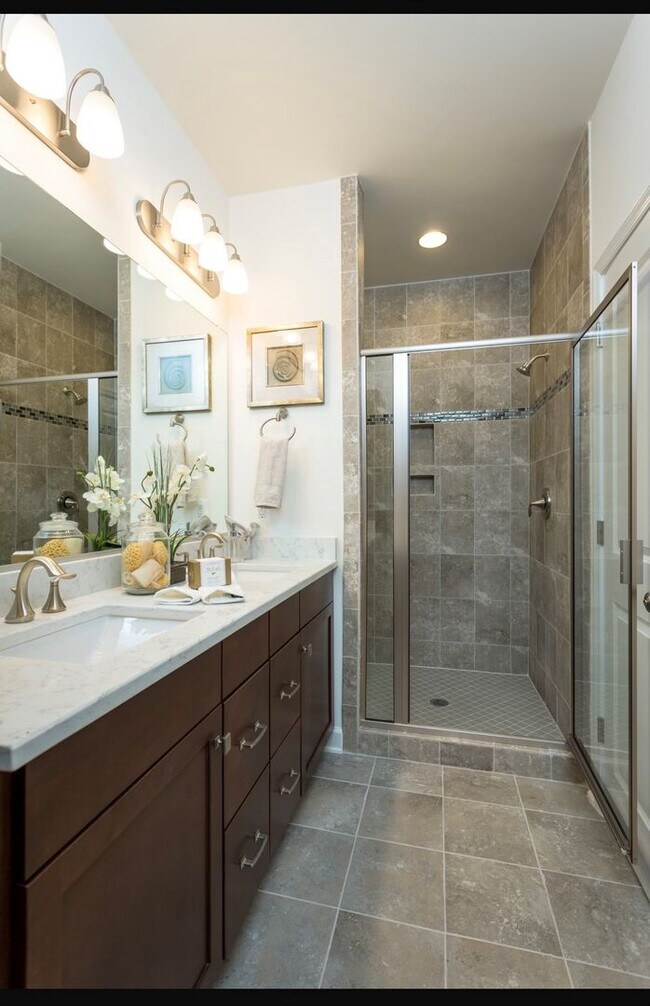 Building Photo - Luxury Townhouse With Detached Two Car Gar...