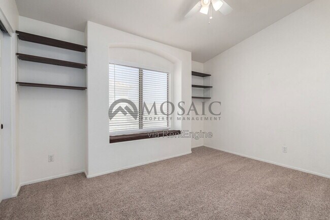 Building Photo - 1935 W Mockingbird Dr