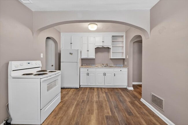 Building Photo - 2351 North LaSalle Street - $750.00/mo.