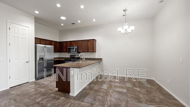 Building Photo - 6737 E Hetley Pl