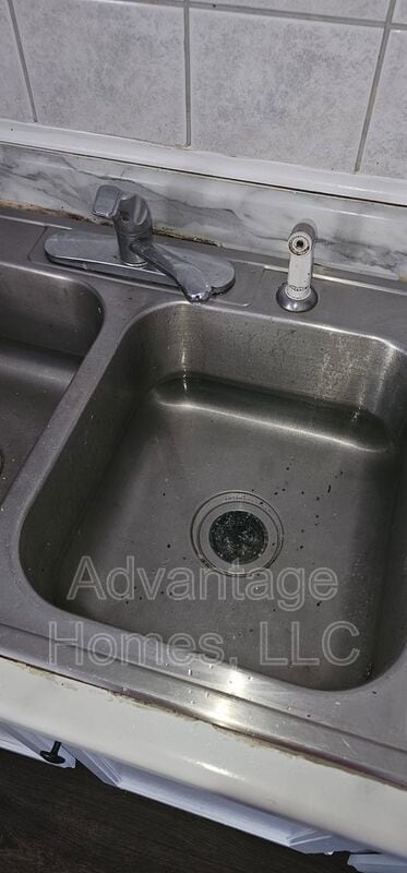 Building Photo - 7504 E 112th St