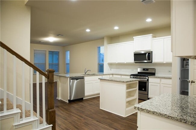 Building Photo - 3651 Sandy Brook Dr