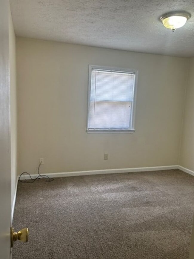 Building Photo - Camelot 2 Bedrooms. 1st Floor Apartment.  ...