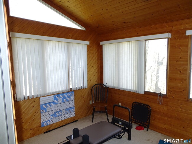 Building Photo - 124 Village Ln