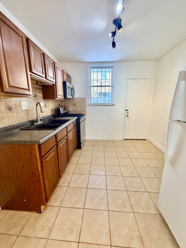 Building Photo - 1825 Dudley St