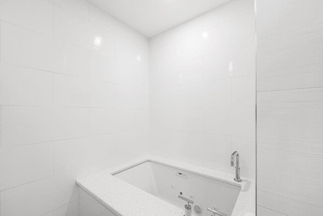 Building Photo - 545 S Fort Lauderdale Beach Blvd