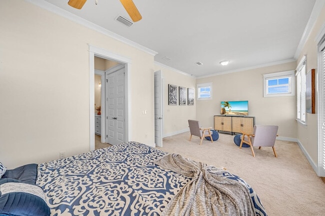 Building Photo - 6 Wilkes Rd