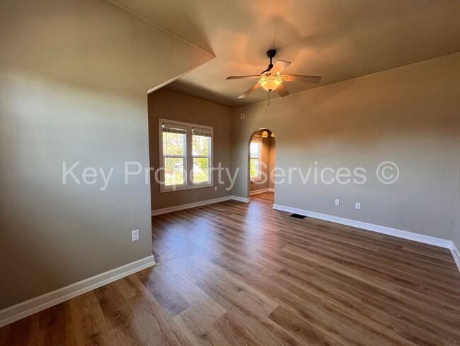 Building Photo - Charming One-Bedroom in Downtown Woodland