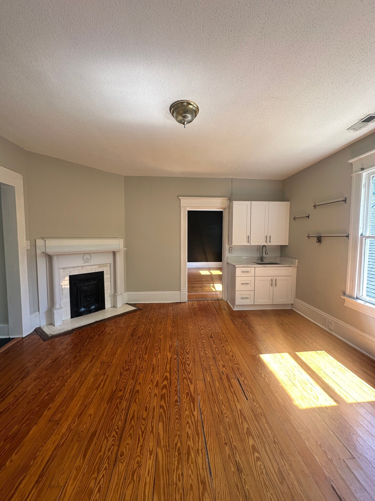 Kitchen - 501 Cutler St
