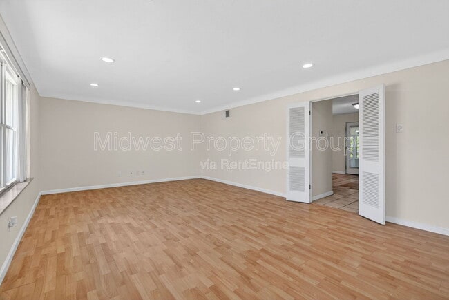 Building Photo - 2047 Goodale Ave