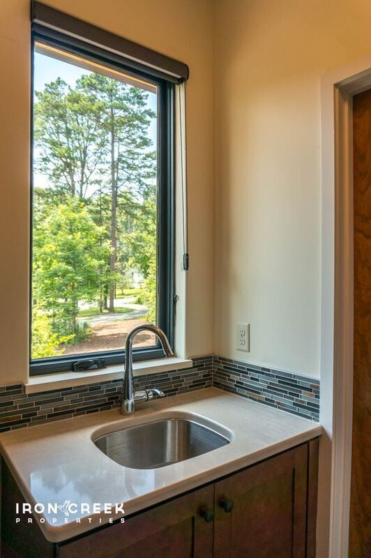 Building Photo - 11 Hilltopia Rd