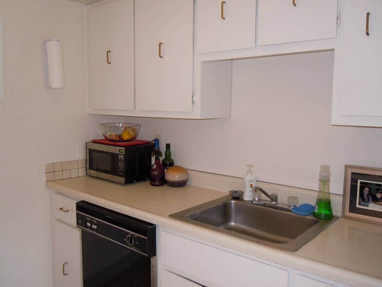 Building Photo - 3050 Corona Trl