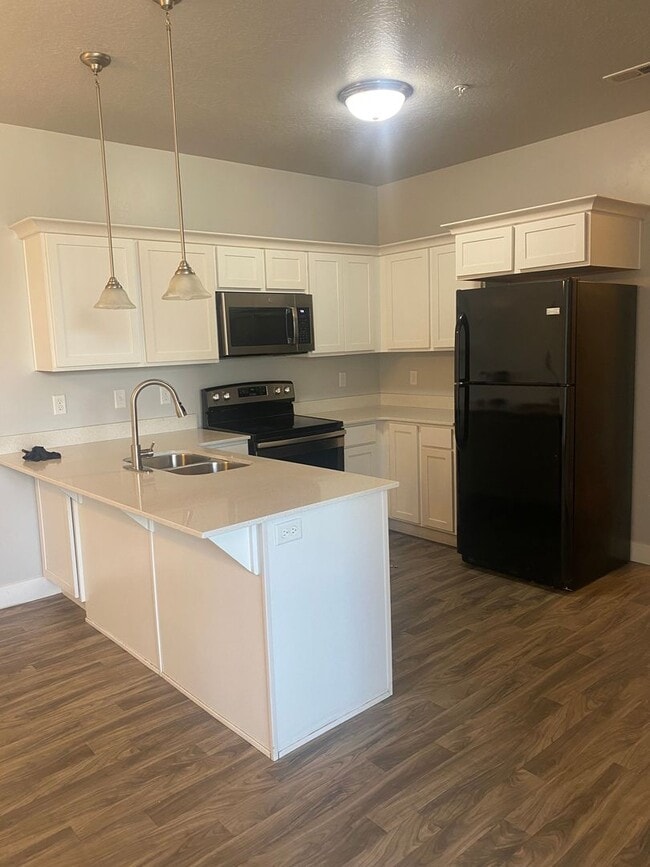 Building Photo - Beautiful 3 bed 2 bath townhome in Vineyard