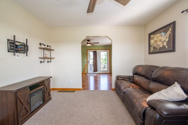 Building Photo - 650 Farmington Dr