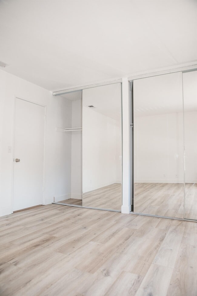 Building Photo - 681 Diamond Way