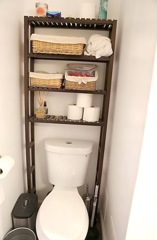 Building Photo - 1720 E 2nd St