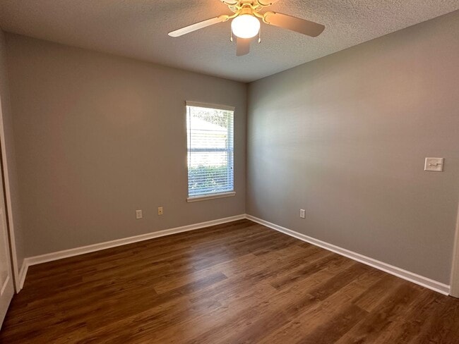 Building Photo - Located in the heart of Fernandina Beach!