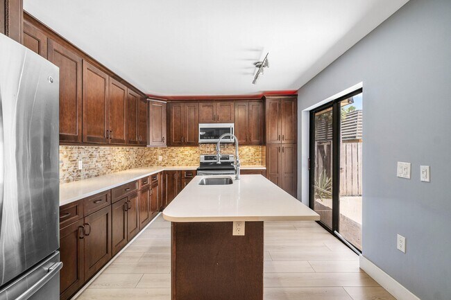 Building Photo - 624 6th Way