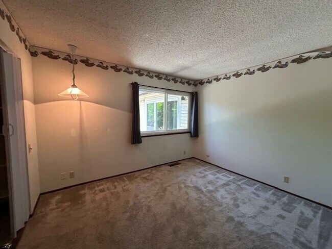 Building Photo - Charming 3bed/2.5Bath  Bennett Valley Home...