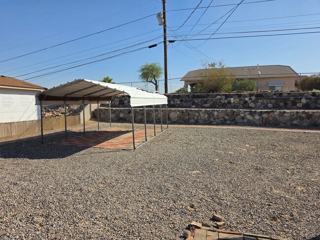 Building Photo - Spacious 3-Bedroom Home with RV Parking & 3-Car Garage in Bullhead City
