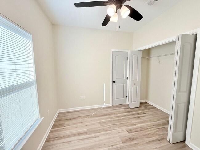 Building Photo - Modern 2-Bedroom Duplex