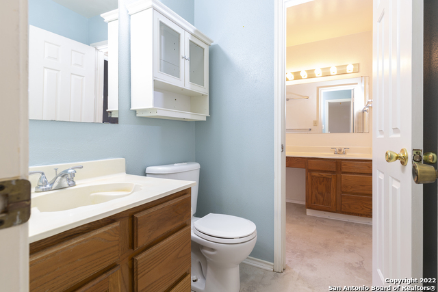 Building Photo - 13011 Feather Ridge Dr