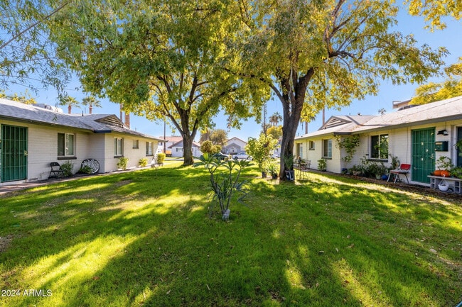 Building Photo - 502 E Roanoke Ave