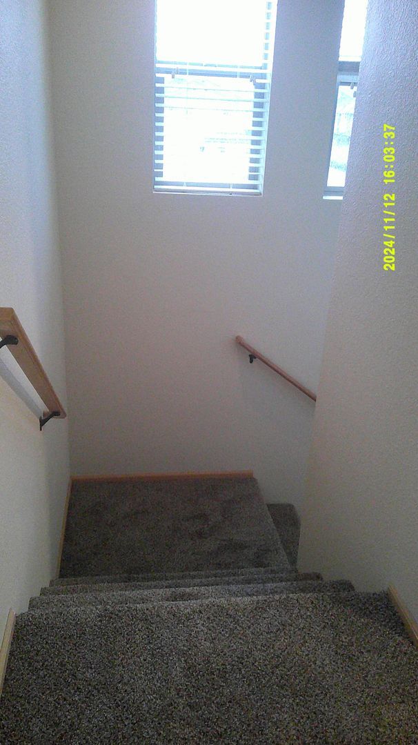 Building Photo - MOVE IN SPECIAL!! Spacious 3 bed 2.5 bath townhouse