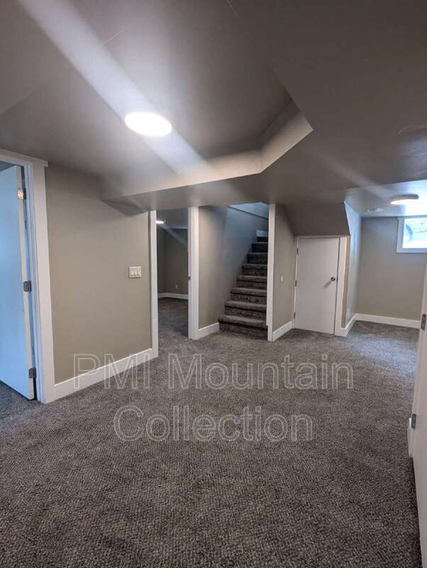 Building Photo - 249 S 400 E